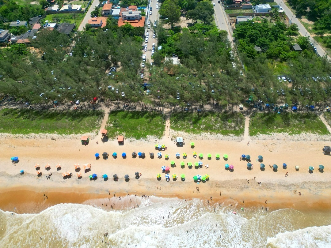 Foto aérea da frente Praia do Bosque Guriri